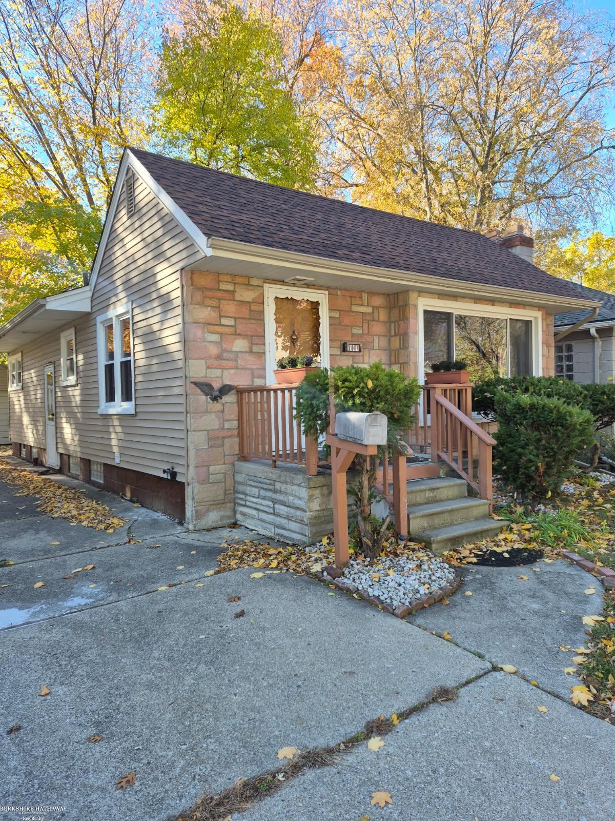 2147 Roslyn Road Grosse Pointe Woods, MI 48236 - Photo 28 of 32