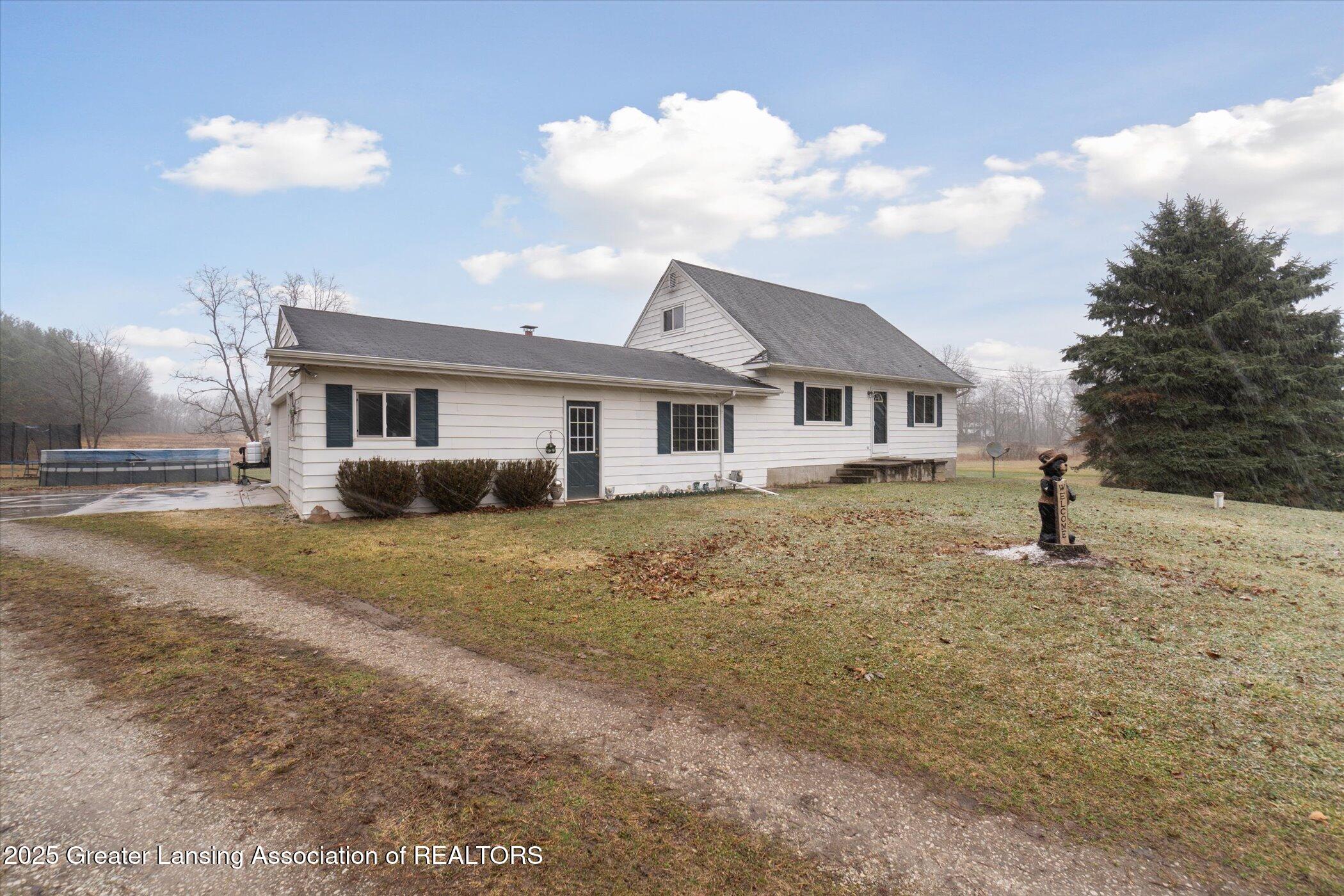 8562 West Howe Road Eagle, MI 48822 - Photo 2 of 50 02-8562-W-Howe-Rd-Eagle-MI-48822-WindowS
