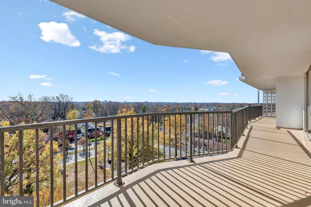 $289,900 | 3333 University Boulevard West, Unit 1008, Kensington, MD 20895