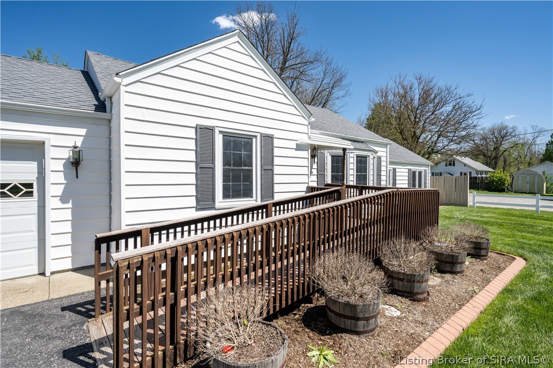 1520 Maple Court New Albany, IN 47150 - Photo 2 of 35