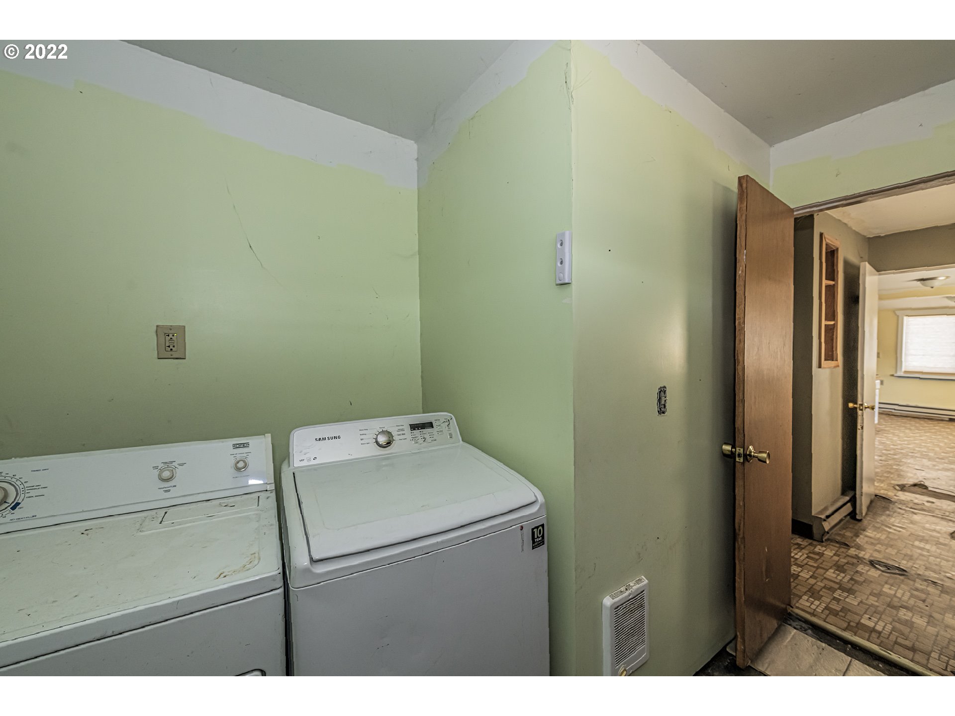 53486 Ruby Lane Milton Freewater, OR 97862 - Photo 12 of 27 a utility room with dryer and washer