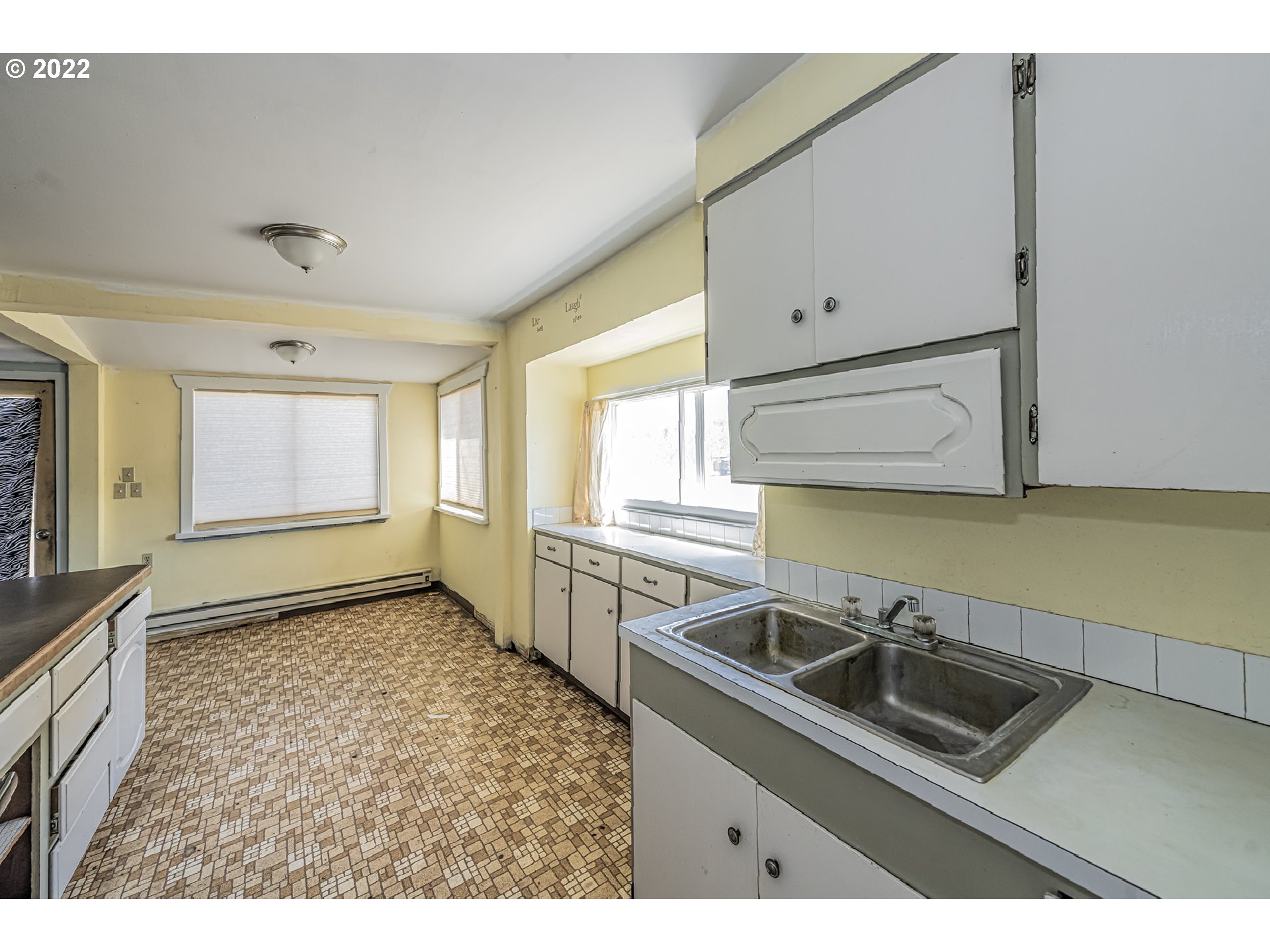53486 Ruby Lane Milton Freewater, OR 97862 - Photo 10 of 27 a kitchen with a sink stove and cabinets