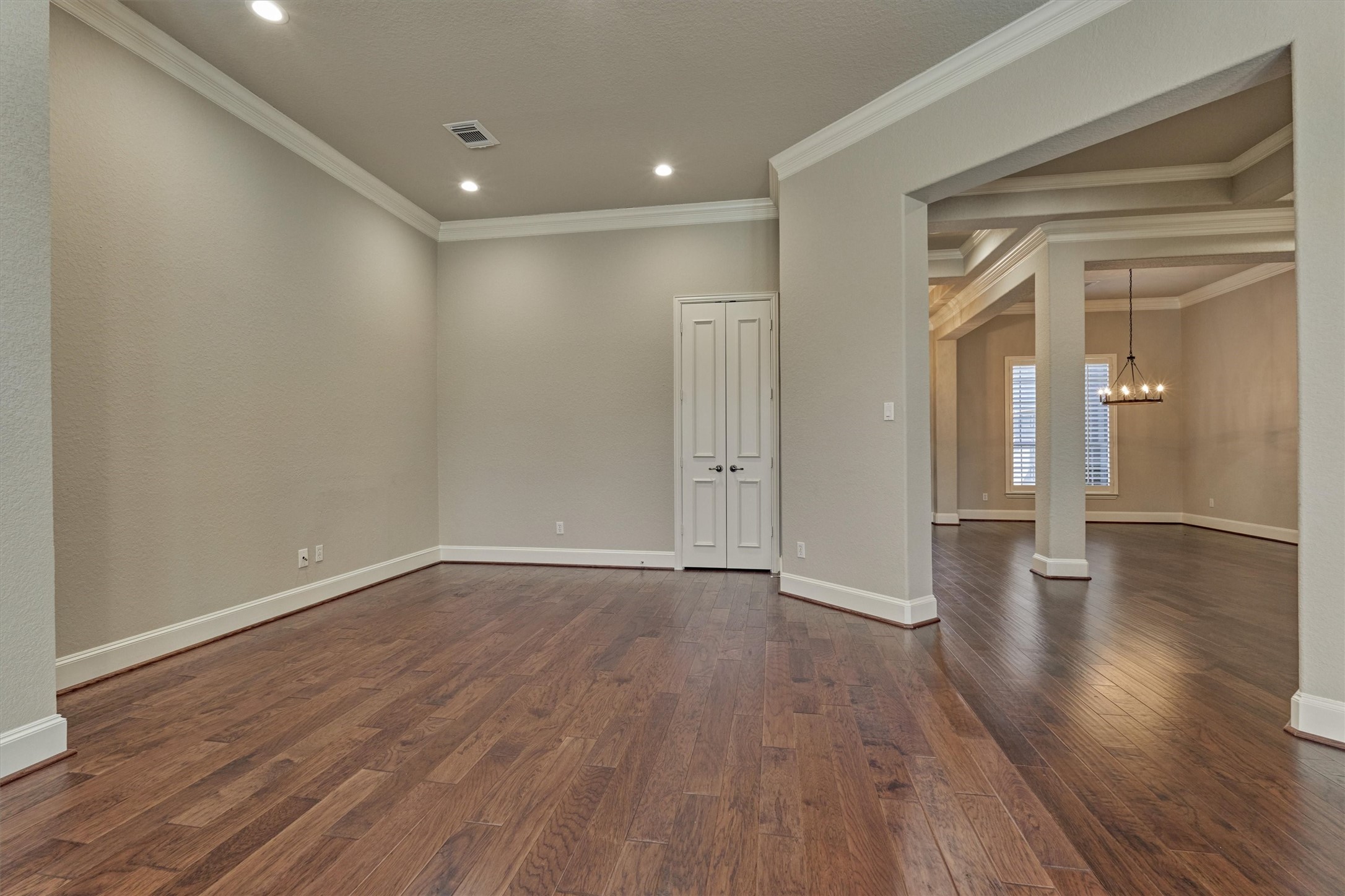 91 West Racing Cloud Court The Woodlands, TX 77381 - Photo 19 of 47 This extension of the den has so much potential and versatility!