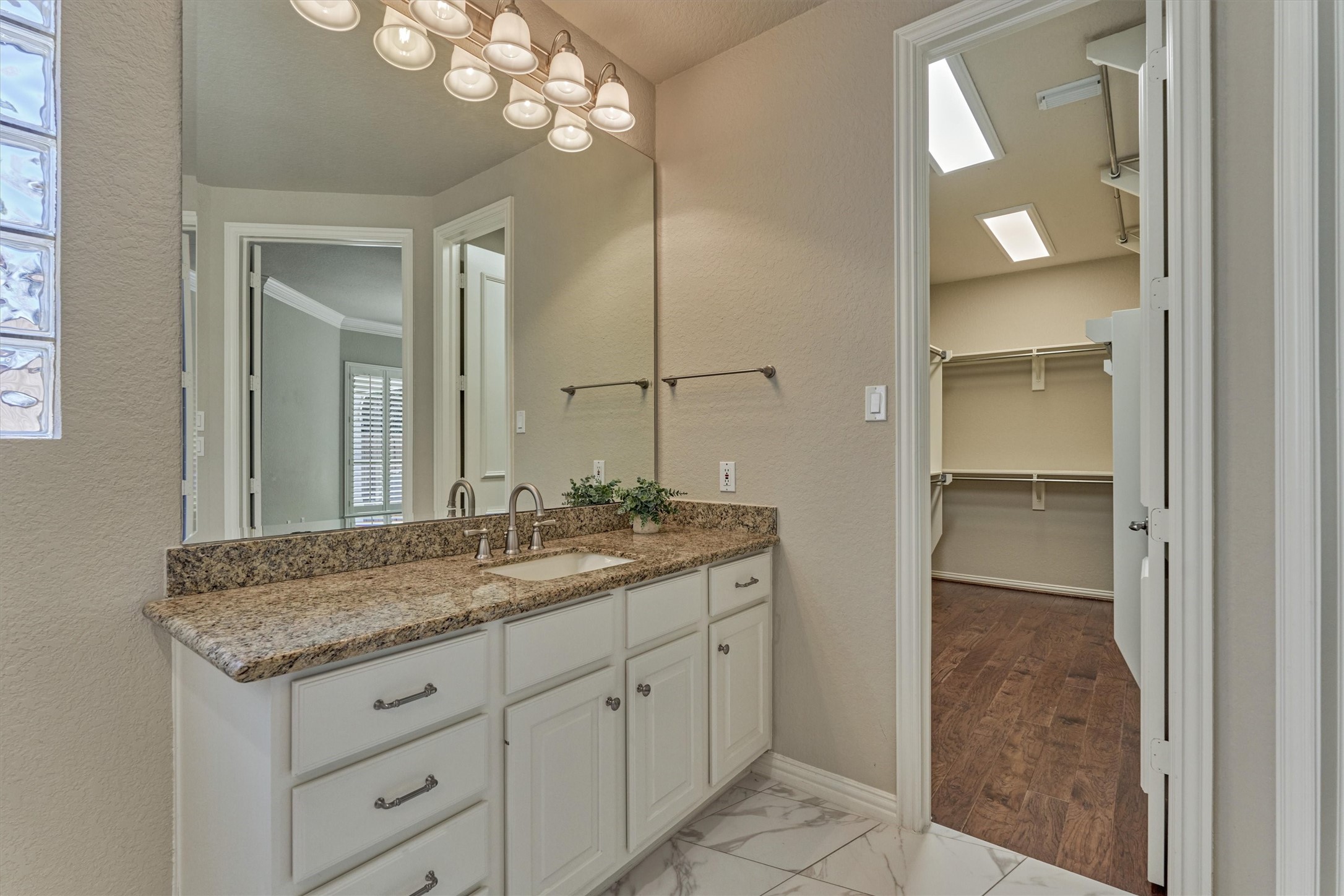 91 West Racing Cloud Court The Woodlands, TX 77381 - Photo 26 of 47 A peek into the oversized walk-in closet!