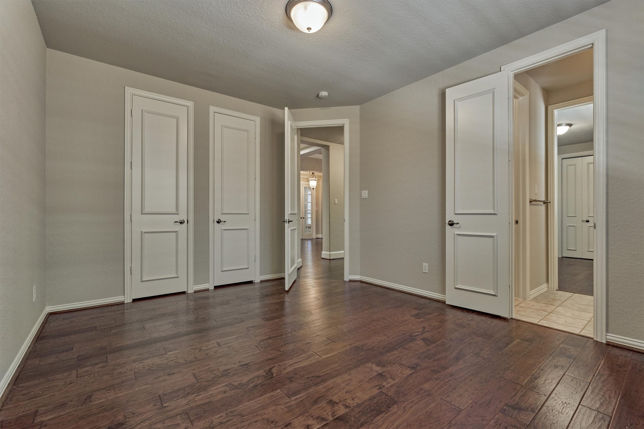 91 West Racing Cloud Court The Woodlands, TX 77381 - Photo 27 of 47 Secondary bedroom #1 is spacious with wood floors and closet!
