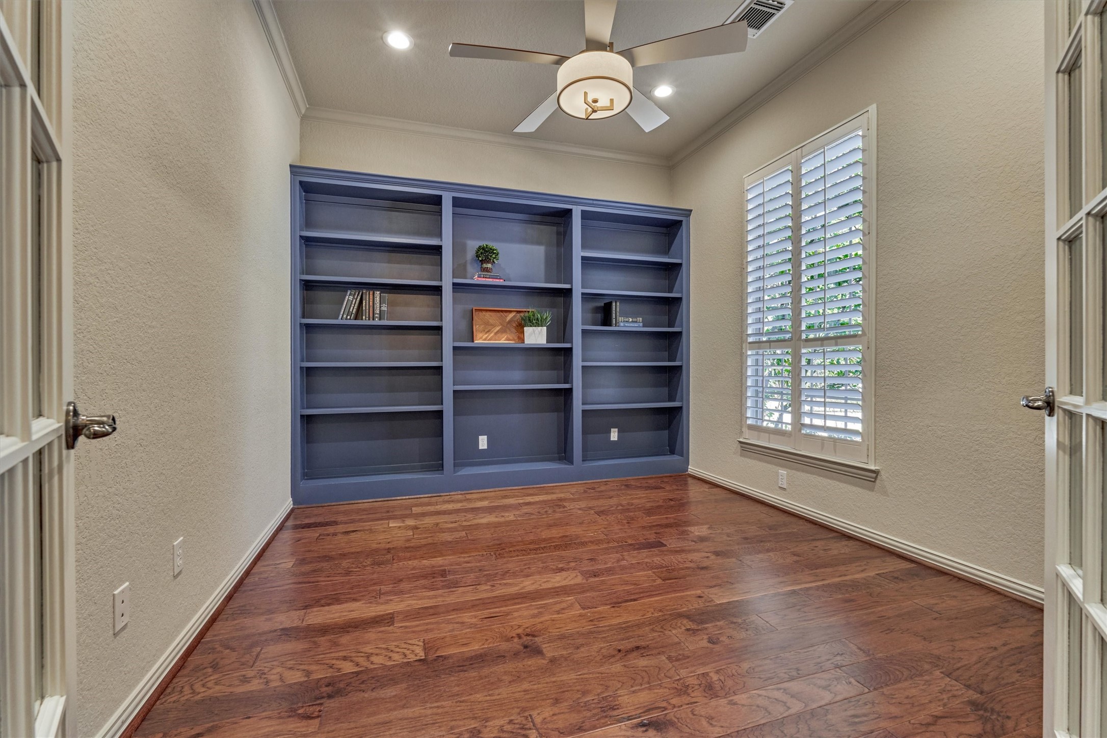 91 West Racing Cloud Court The Woodlands, TX 77381 - Photo 8 of 47 Enclosed home office features plantation shutters and a wall of built-ins.
