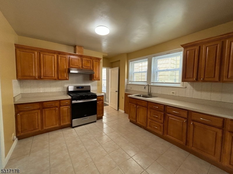 58 Maple Avenue Montclair, NJ 07042 - Photo 4 of 13