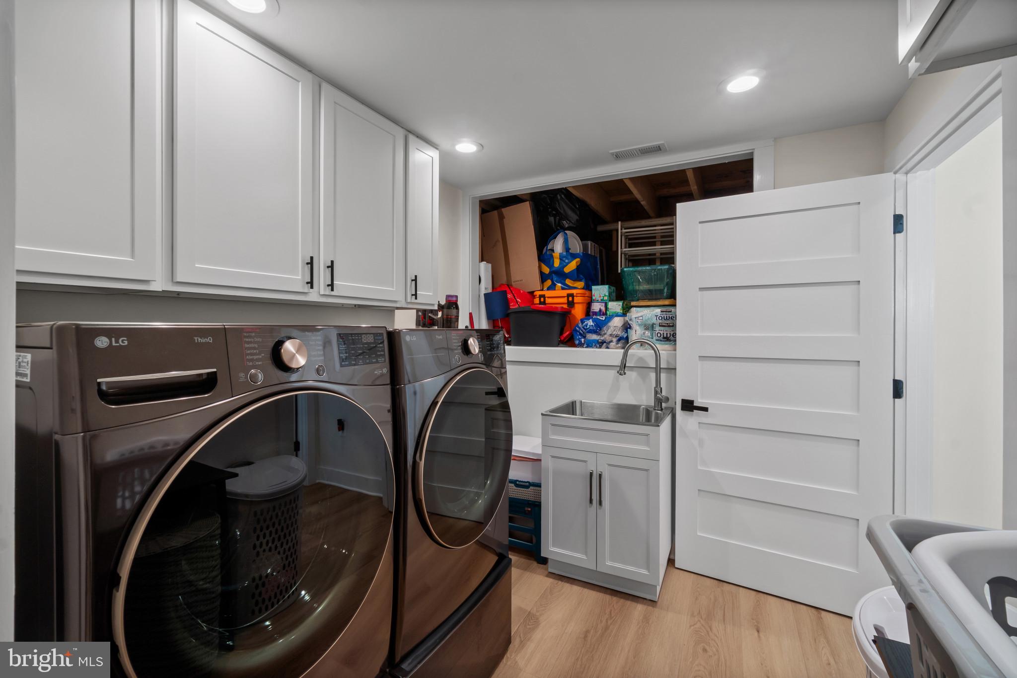 428 Royal Beach Road Pasadena, MD 21122 - Photo 28 of 48 Laundry Room