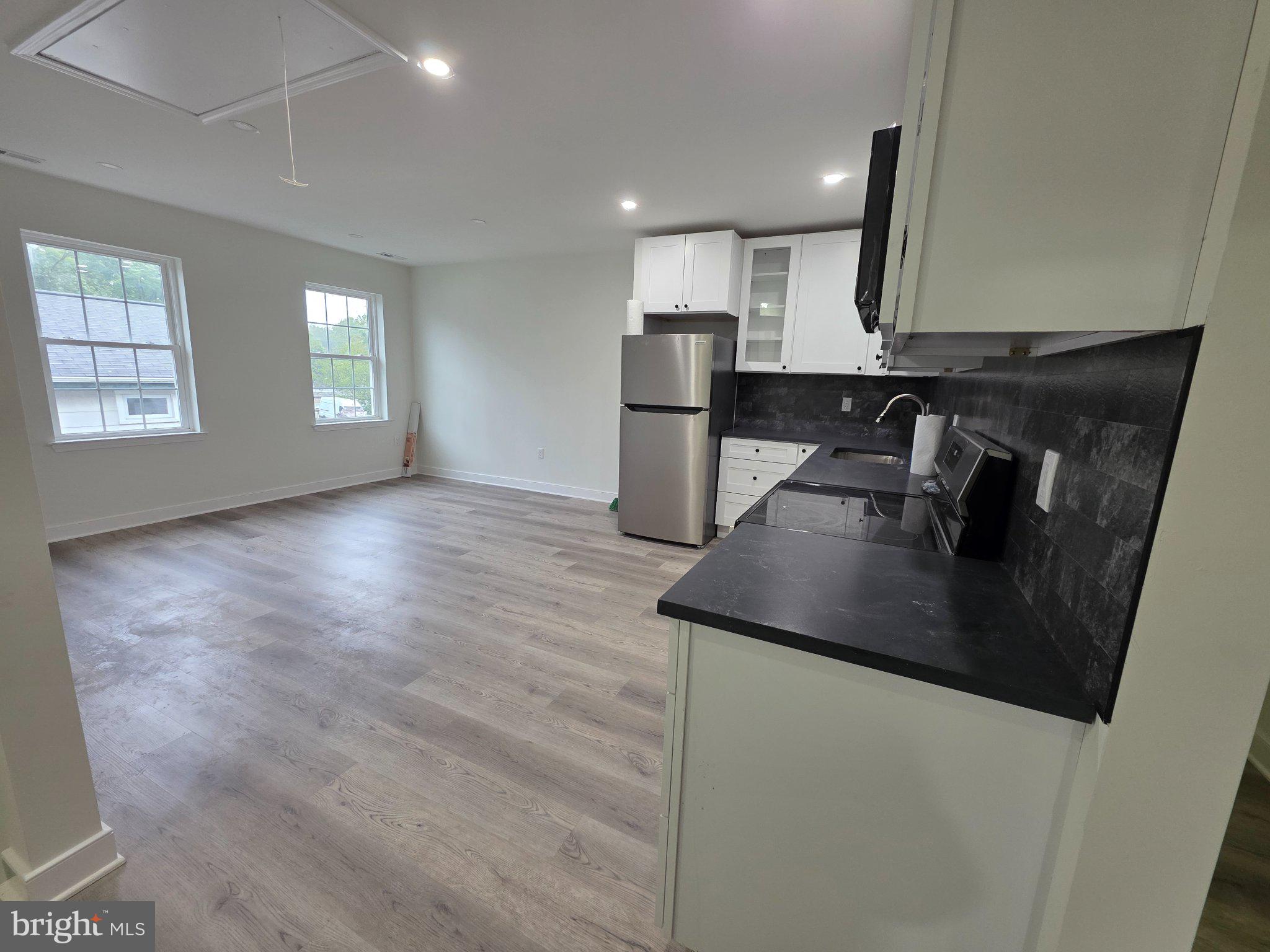 625 Cooper Street, Unit B Beverly, NJ 08010 - Photo 4 of 13 Gallery Image 4