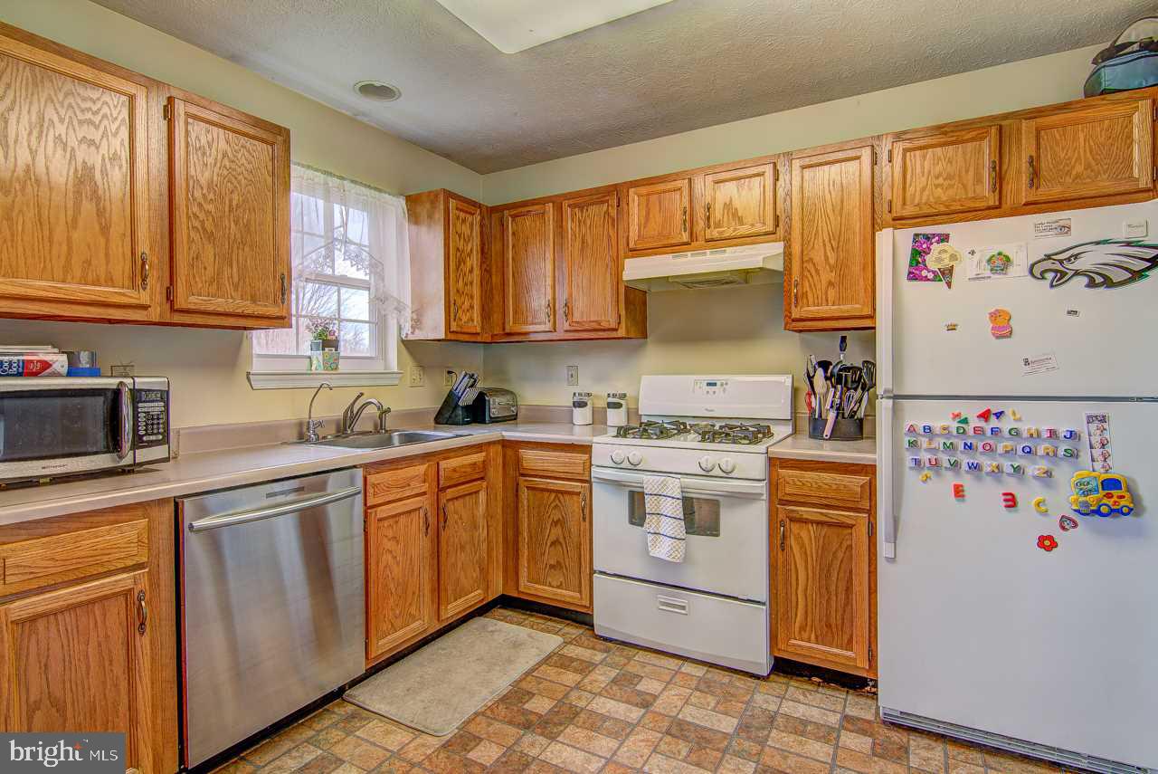 85 Cypress Point Road Felton, PA 17322 - Photo 4 of 25 Gallery Image 4