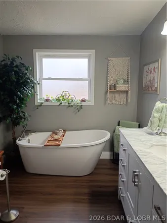 $434,900 | 71 Partee Lane, Sunrise Beach, MO 65079