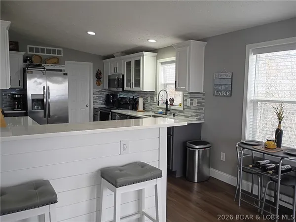 $434,900 | 71 Partee Lane, Sunrise Beach, MO 65079