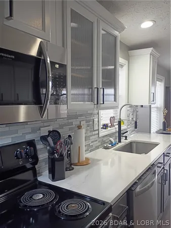 $434,900 | 71 Partee Lane, Sunrise Beach, MO 65079