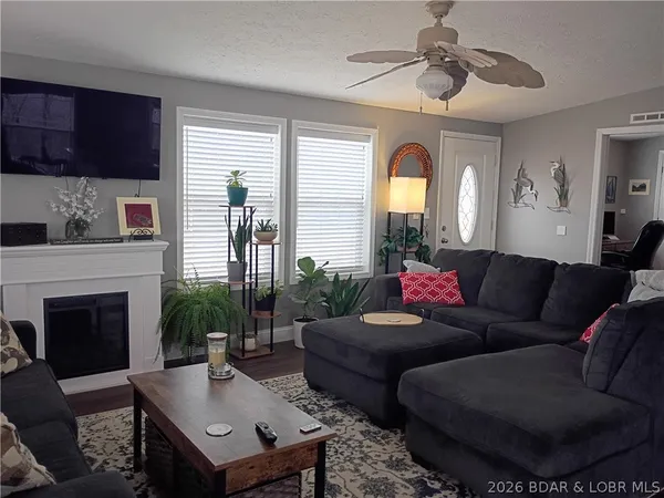 $434,900 | 71 Partee Lane, Sunrise Beach, MO 65079