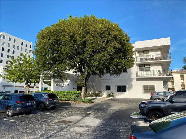 $2,000 | 1900 Diana Drive, Unit 3D, Hallandale Beach, FL 33009