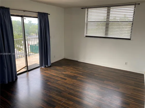 $2,000 | 1900 Diana Drive, Unit 3D, Hallandale Beach, FL 33009