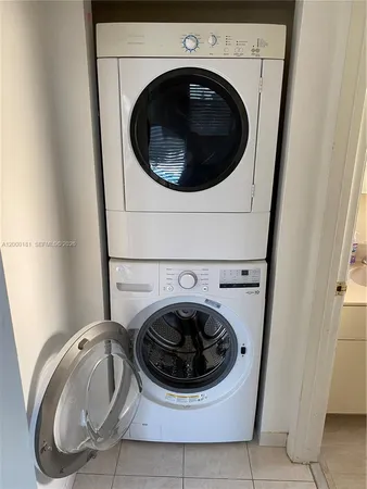 $2,000 | 1900 Diana Drive, Unit 3D, Hallandale Beach, FL 33009