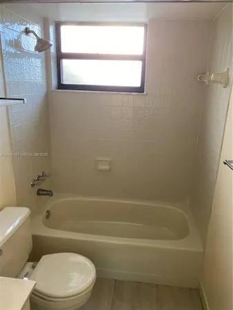 $2,000 | 1900 Diana Drive, Unit 3D, Hallandale Beach, FL 33009