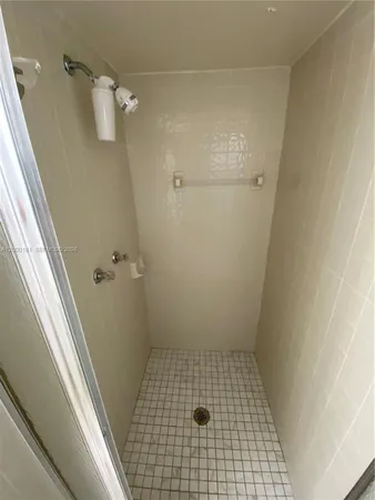 $2,000 | 1900 Diana Drive, Unit 3D, Hallandale Beach, FL 33009