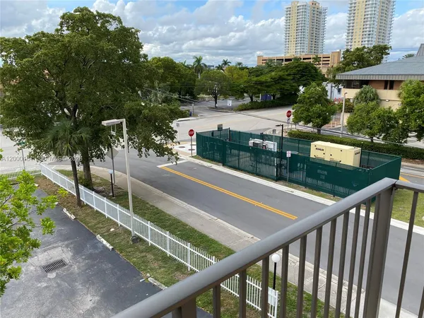 $2,000 | 1900 Diana Drive, Unit 3D, Hallandale Beach, FL 33009