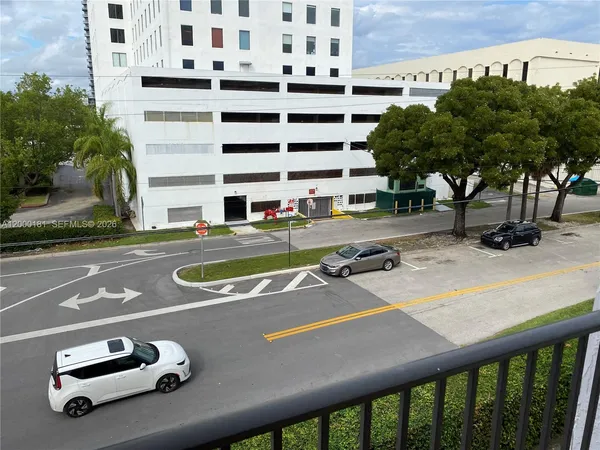 $2,000 | 1900 Diana Drive, Unit 3D, Hallandale Beach, FL 33009