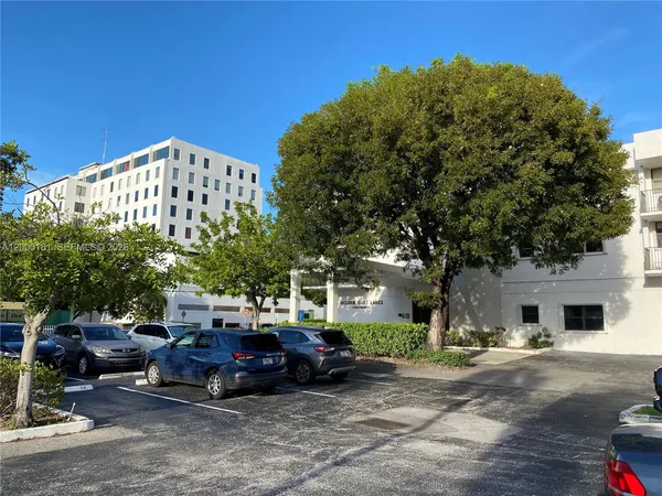 $2,000 | 1900 Diana Drive, Unit 3D, Hallandale Beach, FL 33009