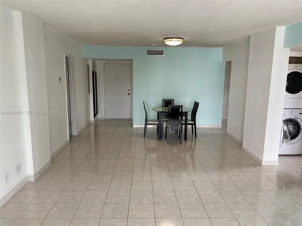 $2,000 | 1900 Diana Drive, Unit 3D, Hallandale Beach, FL 33009