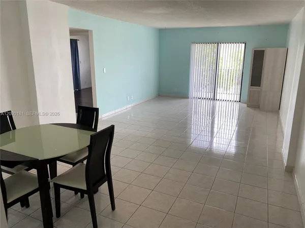 $2,000 | 1900 Diana Drive, Unit 3D, Hallandale Beach, FL 33009