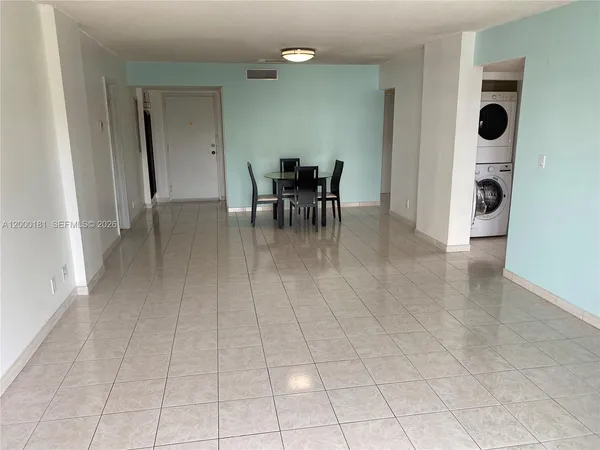 $2,000 | 1900 Diana Drive, Unit 3D, Hallandale Beach, FL 33009