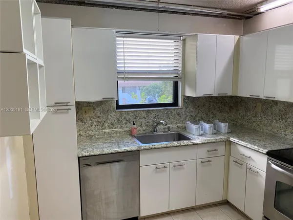 $2,000 | 1900 Diana Drive, Unit 3D, Hallandale Beach, FL 33009