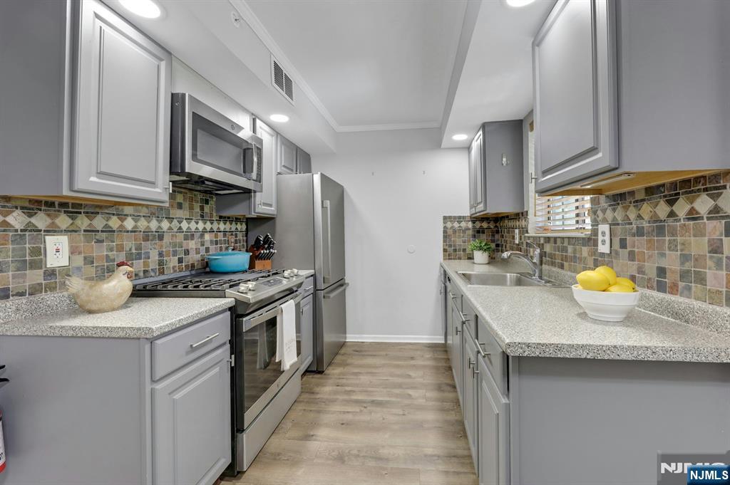 203 Mark Twain Way Mahwah, NJ 07430 - Photo 5 of 18