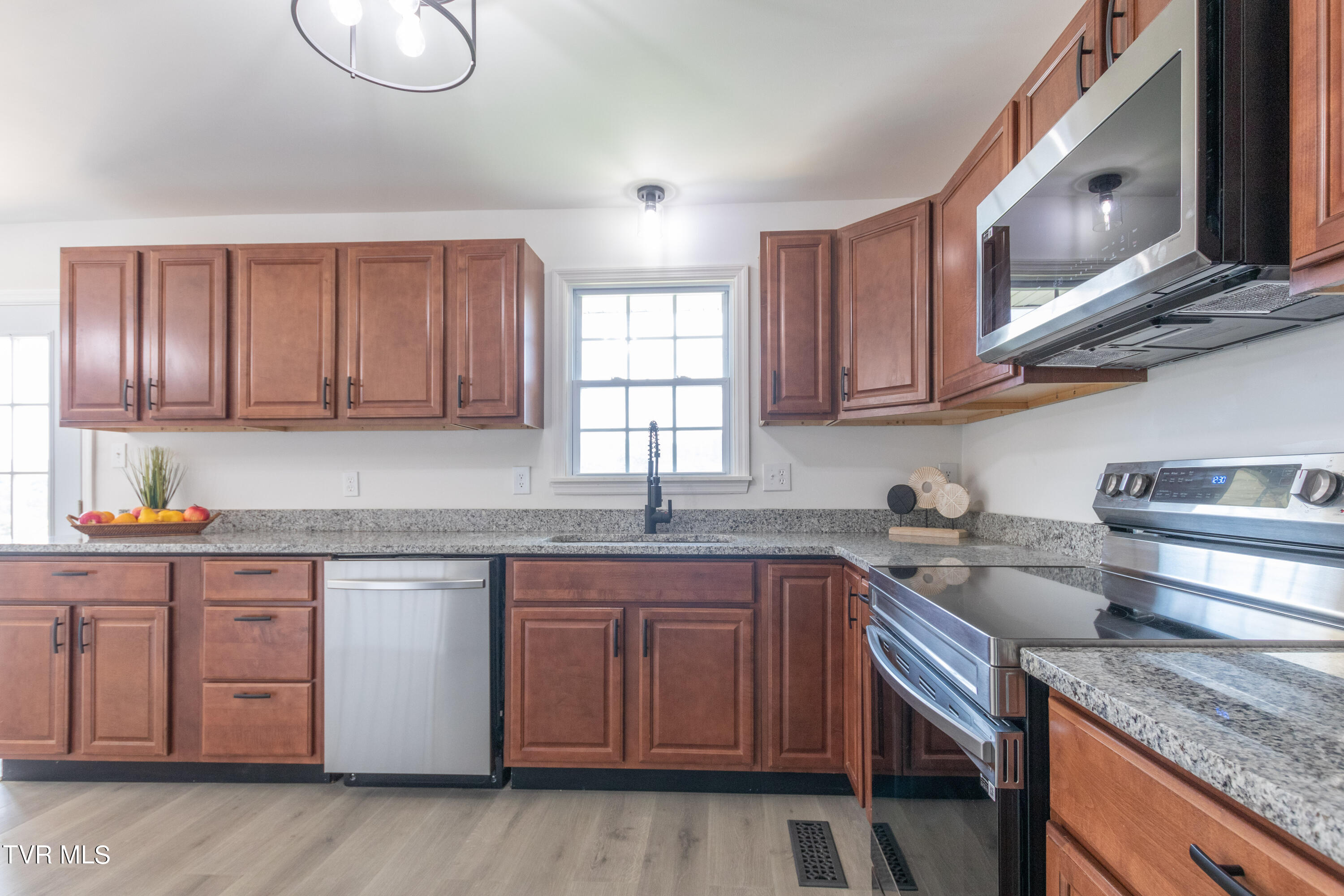 22067 Appleton Drive Bristol, VA 24202 - Photo 11 of 49 Appleton-17