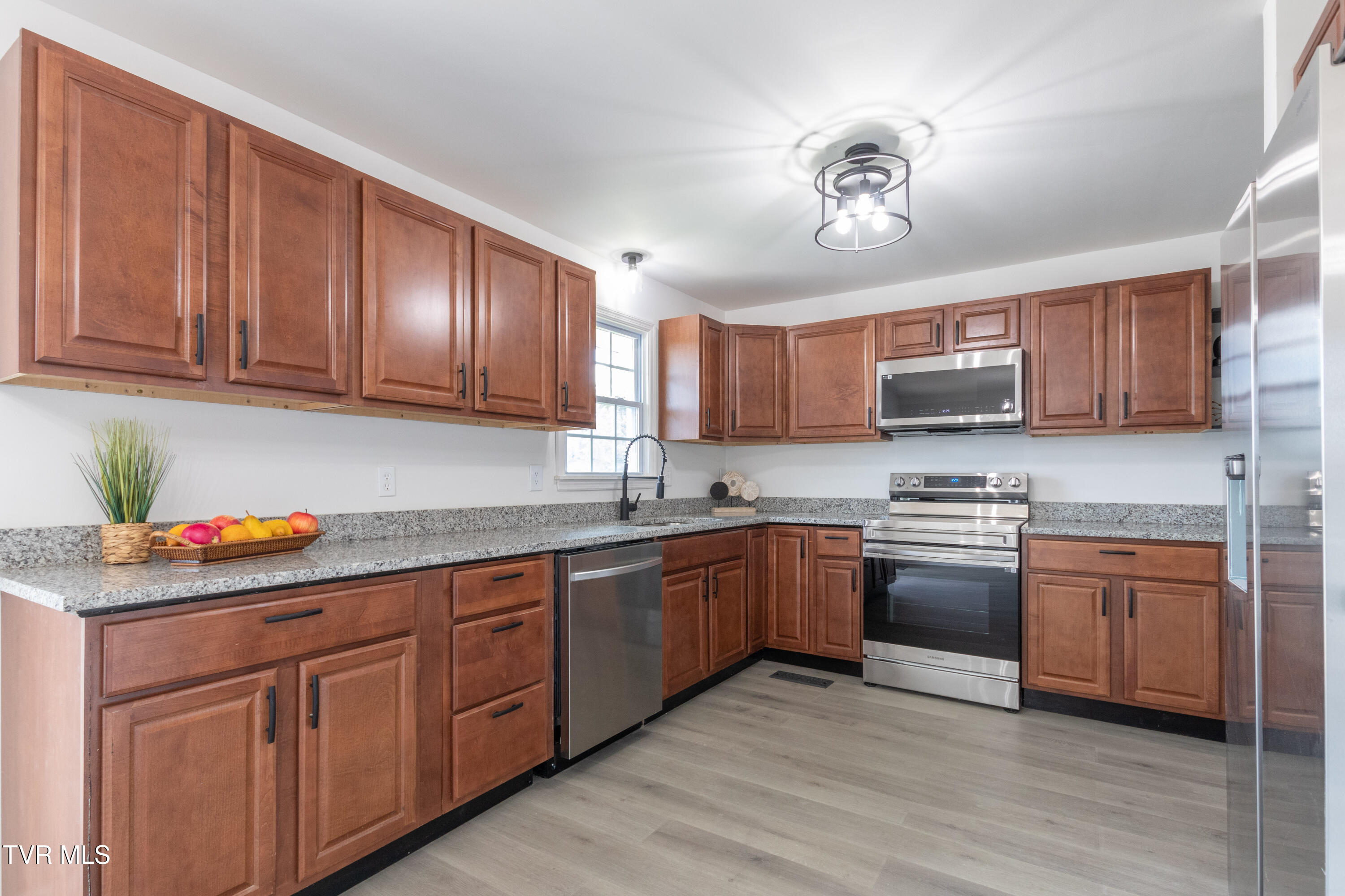 22067 Appleton Drive Bristol, VA 24202 - Photo 9 of 49 Appleton-15