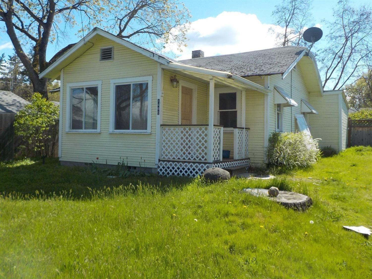 1490 Ridge Way Medford, OR 97504 - Photo 2 of 2 This is the view of this little home fro