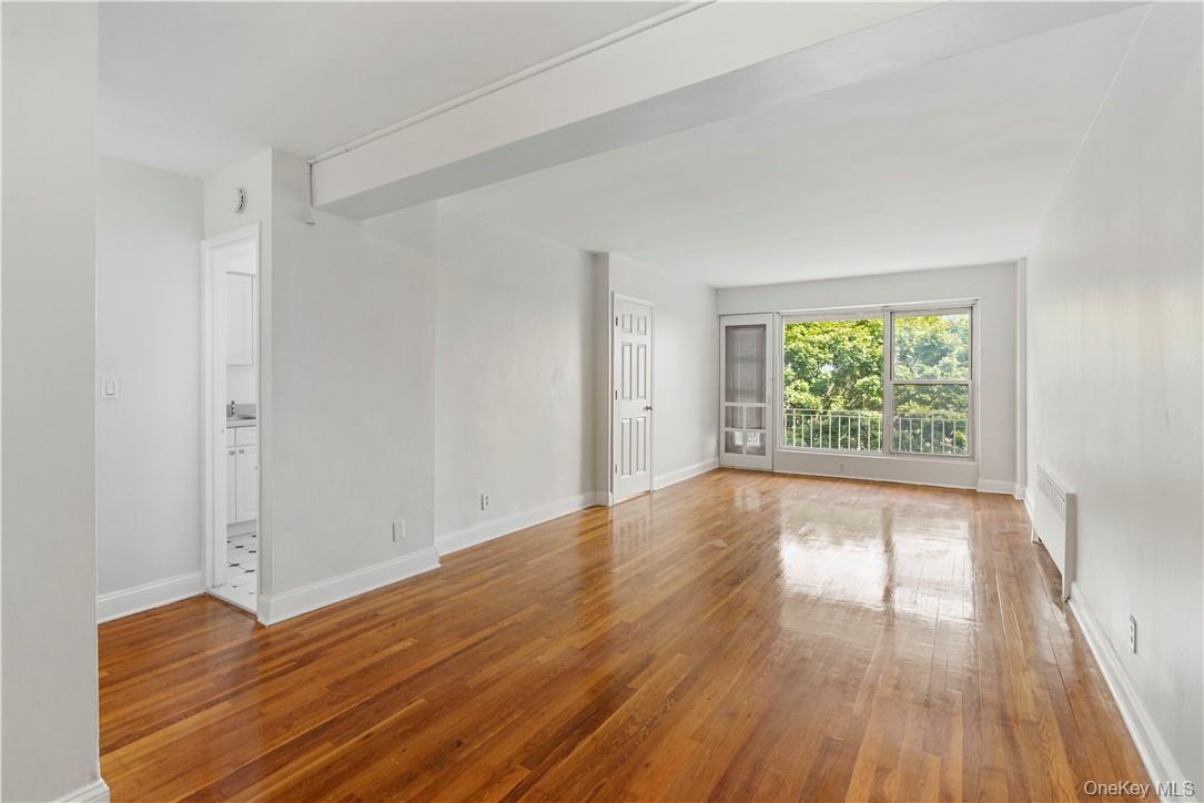 720 Pelham Road, Unit 1E New Rochelle, NY 10805 - Photo 3 of 20