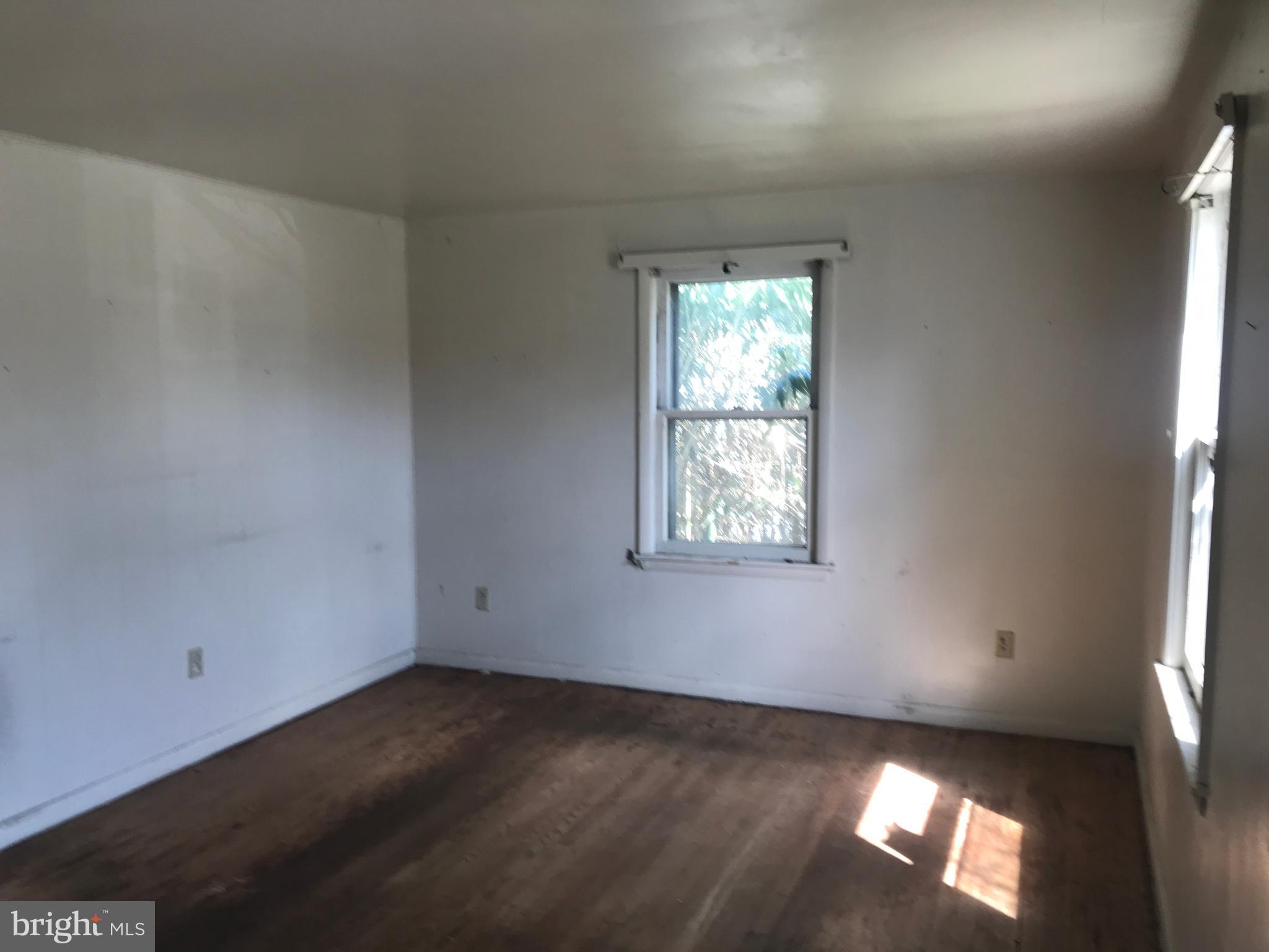 5422 Spring Road Bladensburg, MD 20710 - Photo 2 of 9 Living room