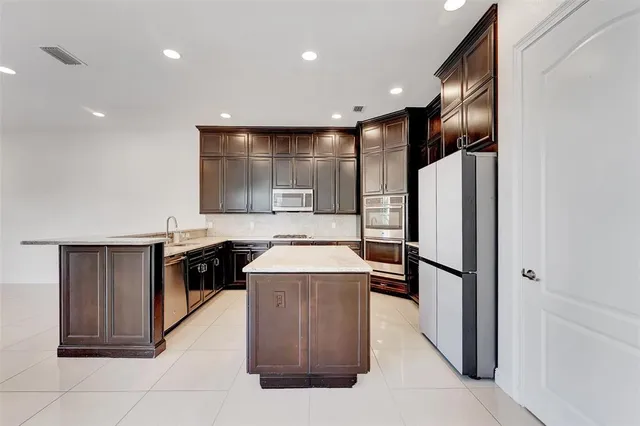 $1,850,000 | 8766 South Miralago Way, Parkland, FL 33076