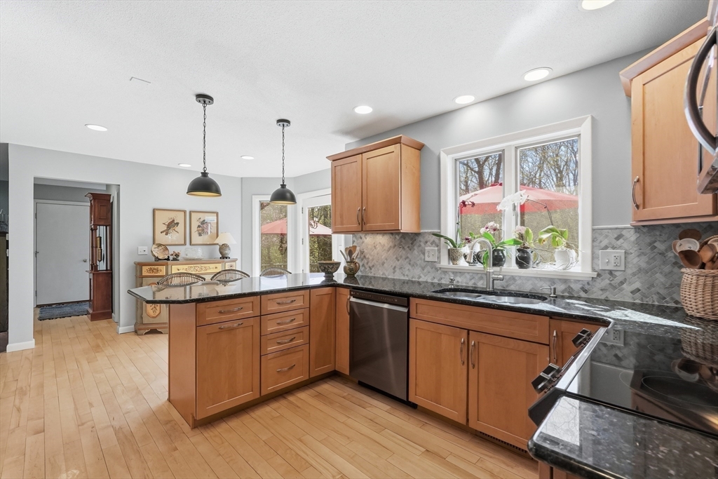 28 Trillium Way Amherst, MA 01002 - Photo 14 of 42