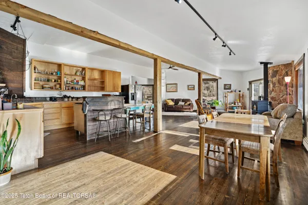 $500,000 | 8 Red Creek Lane, Dubois, WY 82513