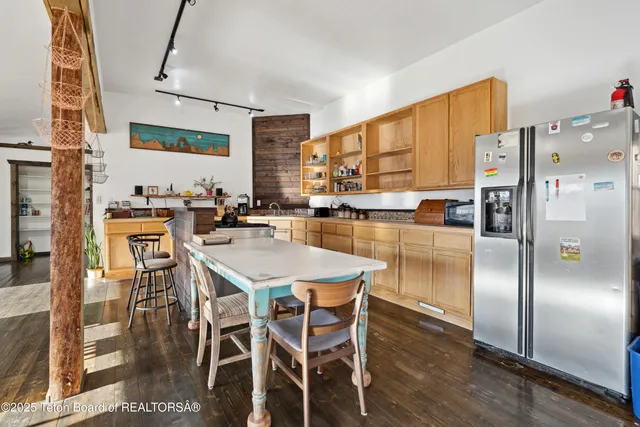 $500,000 | 8 Red Creek Lane, Dubois, WY 82513