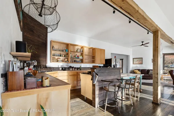 $500,000 | 8 Red Creek Lane, Dubois, WY 82513