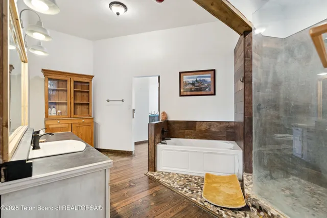 $500,000 | 8 Red Creek Lane, Dubois, WY 82513