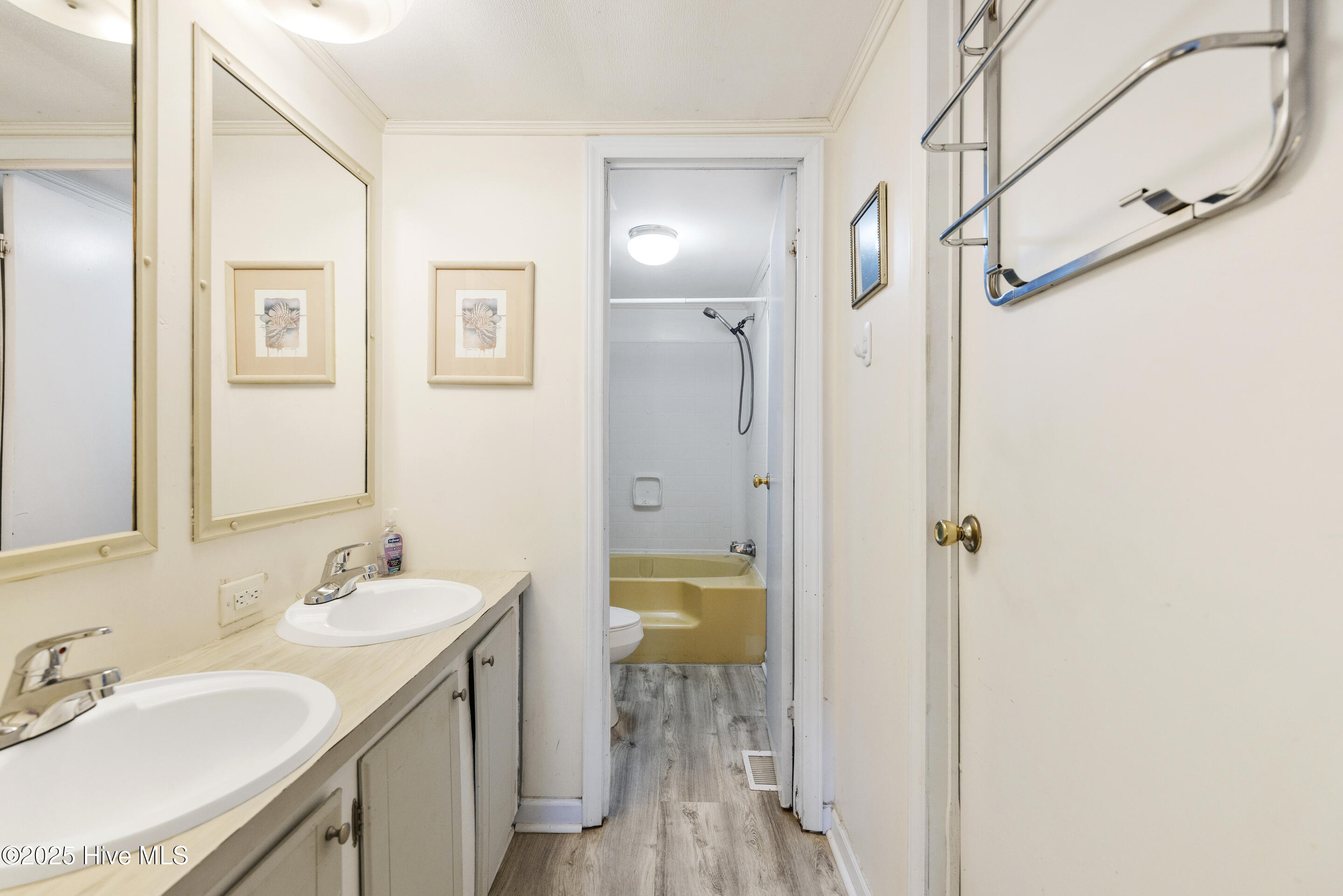 1709 Crane Road Southwest Ocean Isle Beach, NC 28469 - Photo 29 of 47 Primary Bathroom