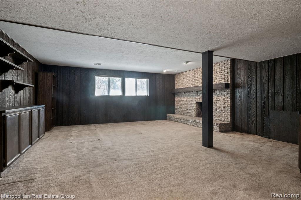 29607 High Valley Road Farmington Hills, MI 48331 - Photo 15 of 27