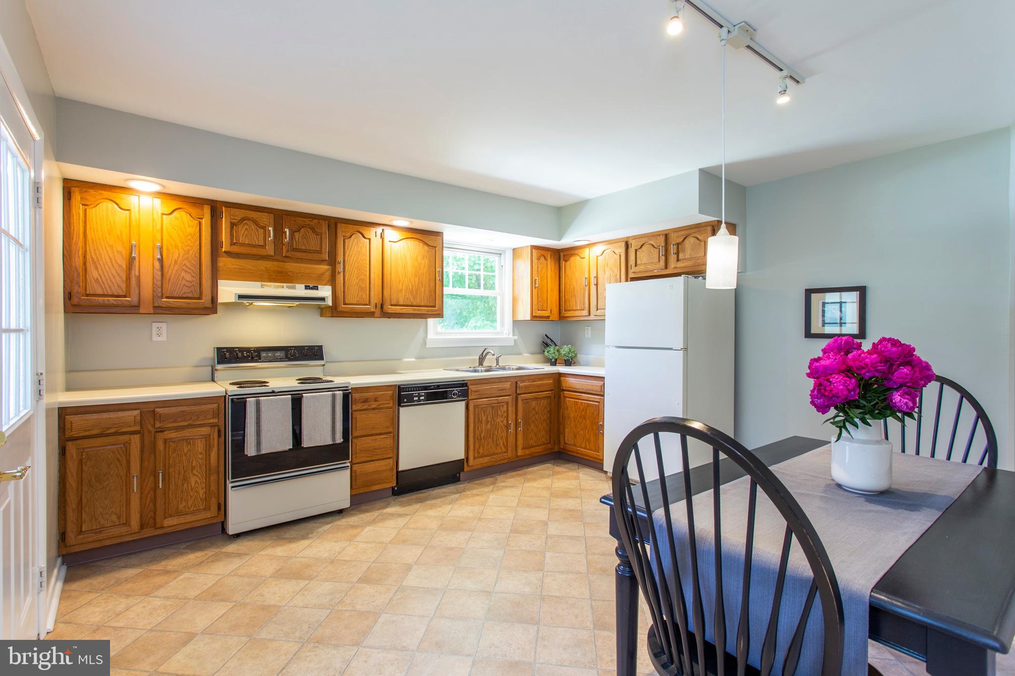 1720 Larkin Road Upper Chichester, PA 19061 - Photo 11 of 36 Gallery Image 11