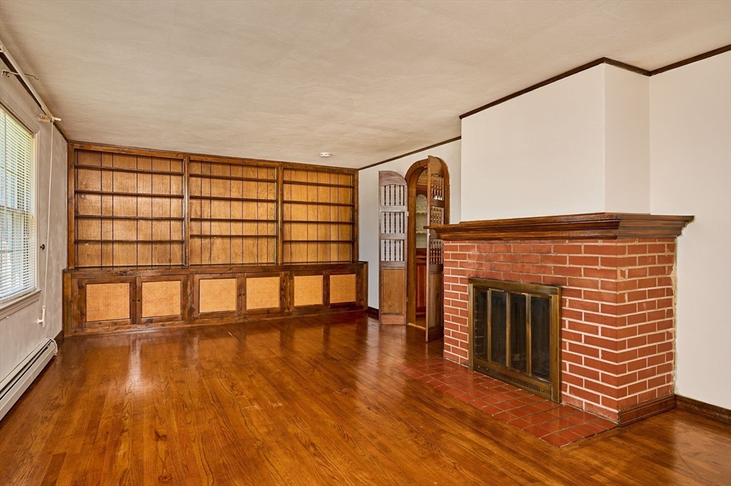 363 Cooley Street Springfield, MA 01128 - Photo 8 of 37