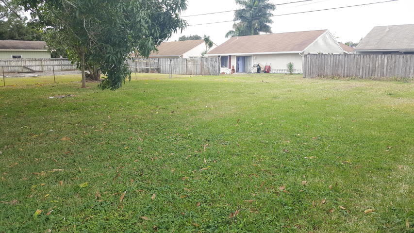 5573 3rd Road Lake Worth, FL 33467 - Photo 3 of 24 Vance - yard