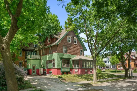 $239,900 | 2903 West Mc Kinley Boulevard, Milwaukee, WI 53208