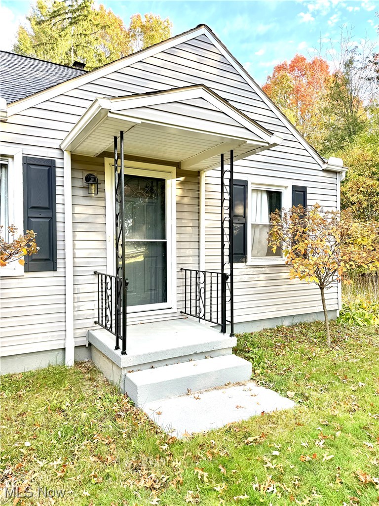 Entrance to property featuring a lawn