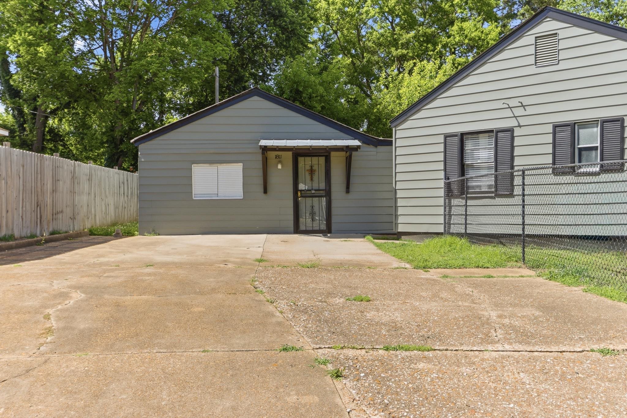 1811 Wells Station Road Memphis, TN 38108 - Photo 18 of 33